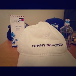 Tommy Hilfiger Leather strap back hat
